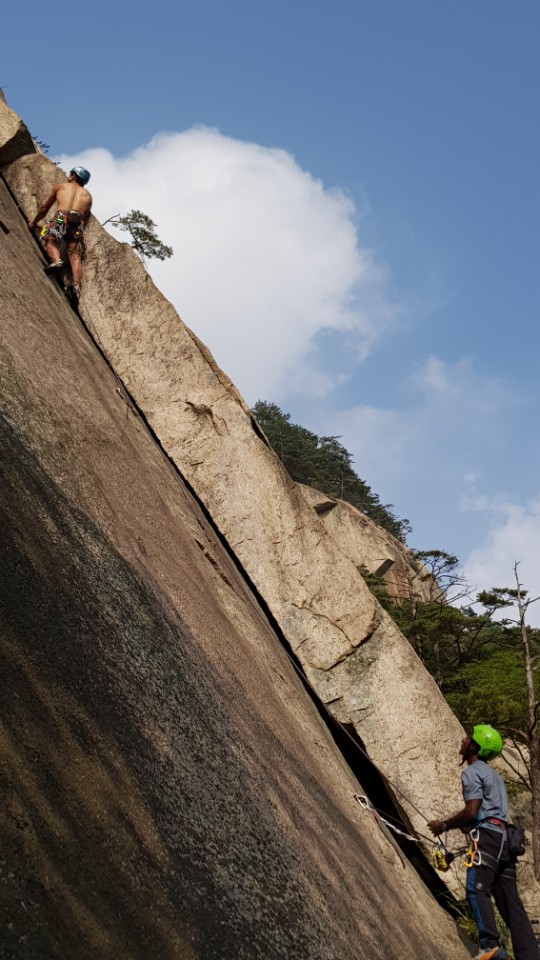 rock climbing Joryeongsan Sinsunam iGuideKorea